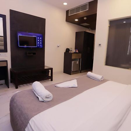 Hotel PK Residency Noida Exterior foto
