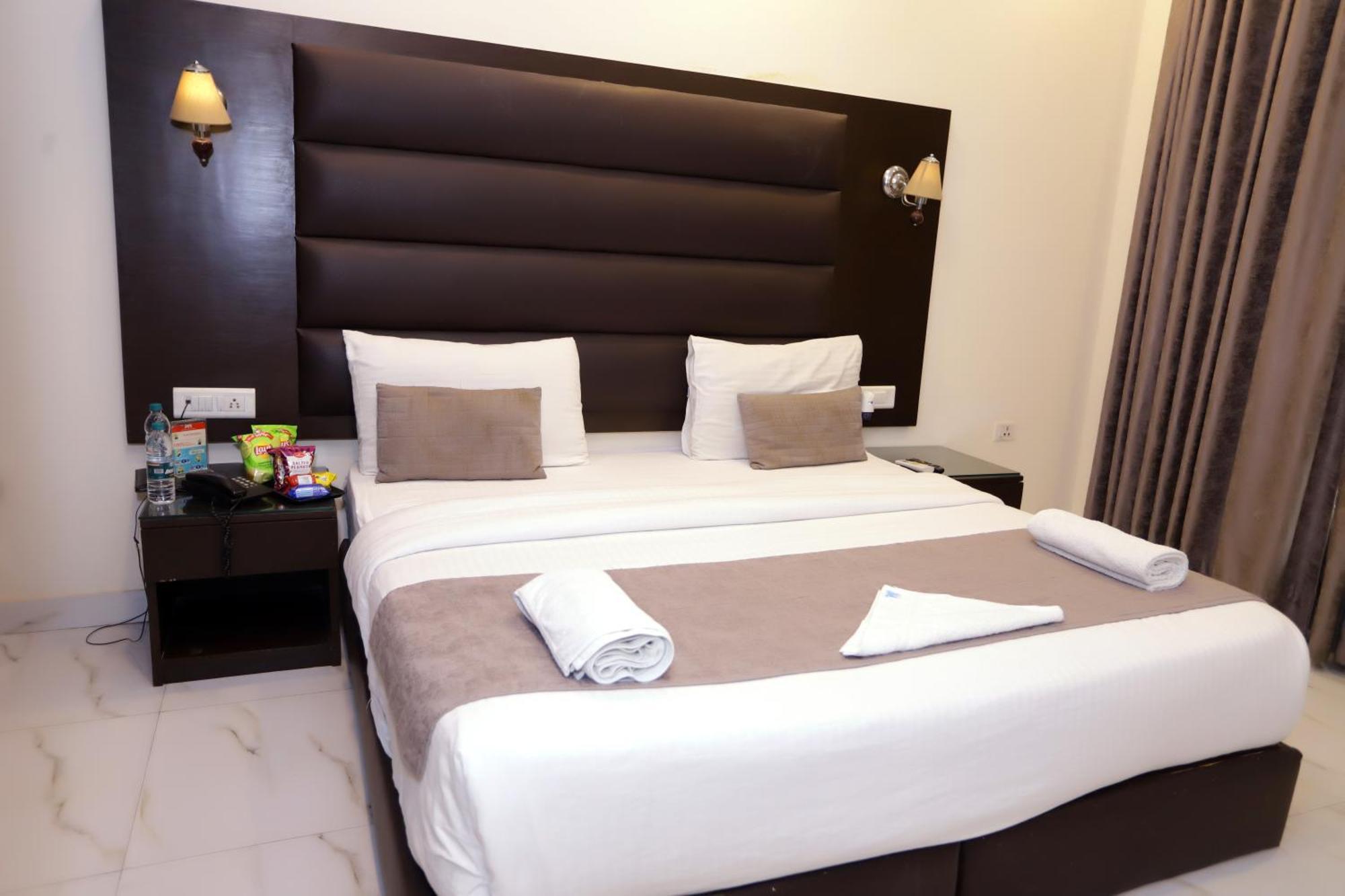 Hotel PK Residency Noida Exterior foto