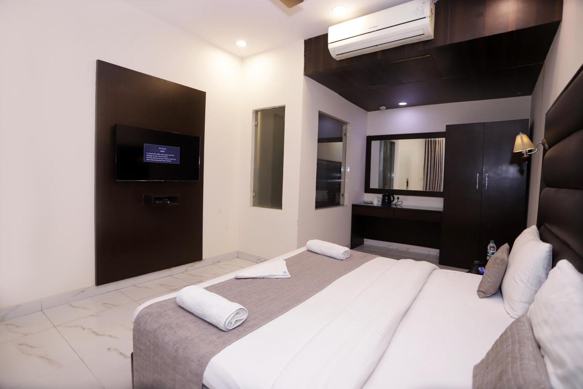 Hotel PK Residency Noida Exterior foto