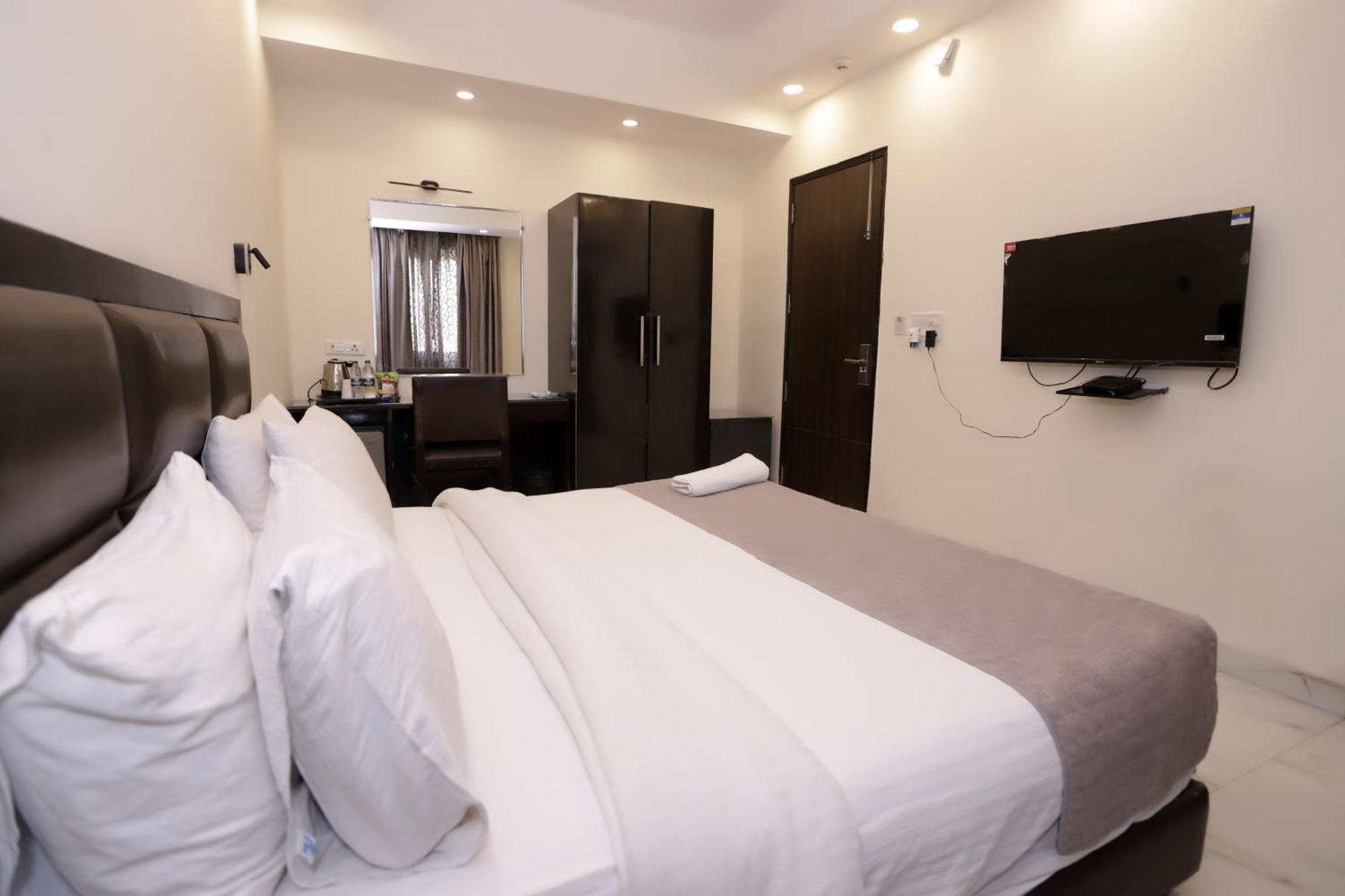 Hotel PK Residency Noida Exterior foto