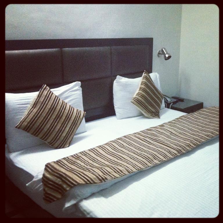 Hotel PK Residency Noida Zimmer foto